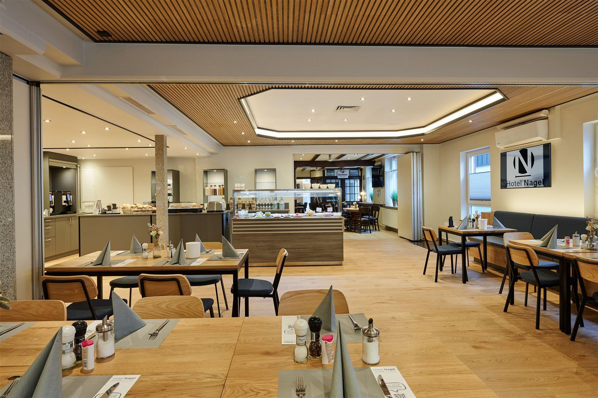 Photo of the breakfast room with buffet.