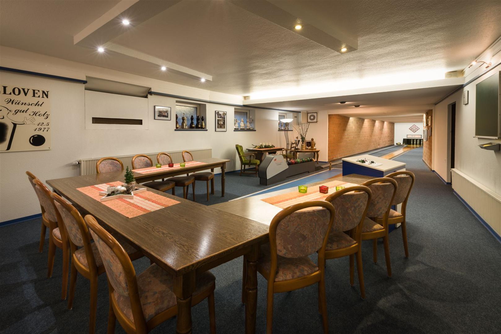 View of the entire bowling alley, including the table for the players.