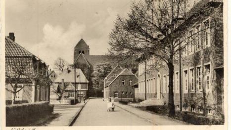 Black-and-white photo of Bahnhofstraße in Südlohn from the year 1849.