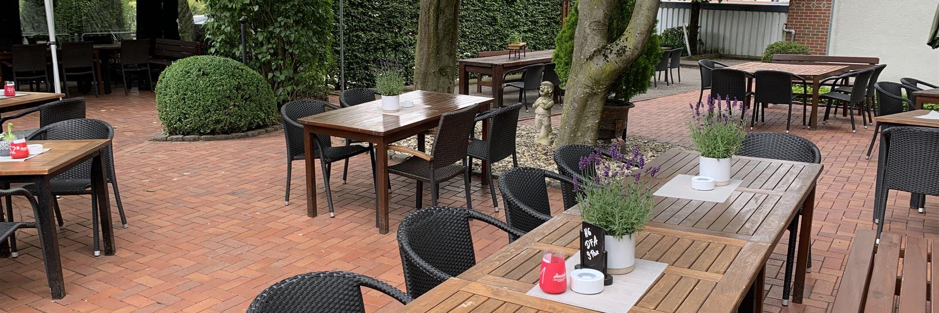 Photo of the beer garden without guests, seen from the hotel.